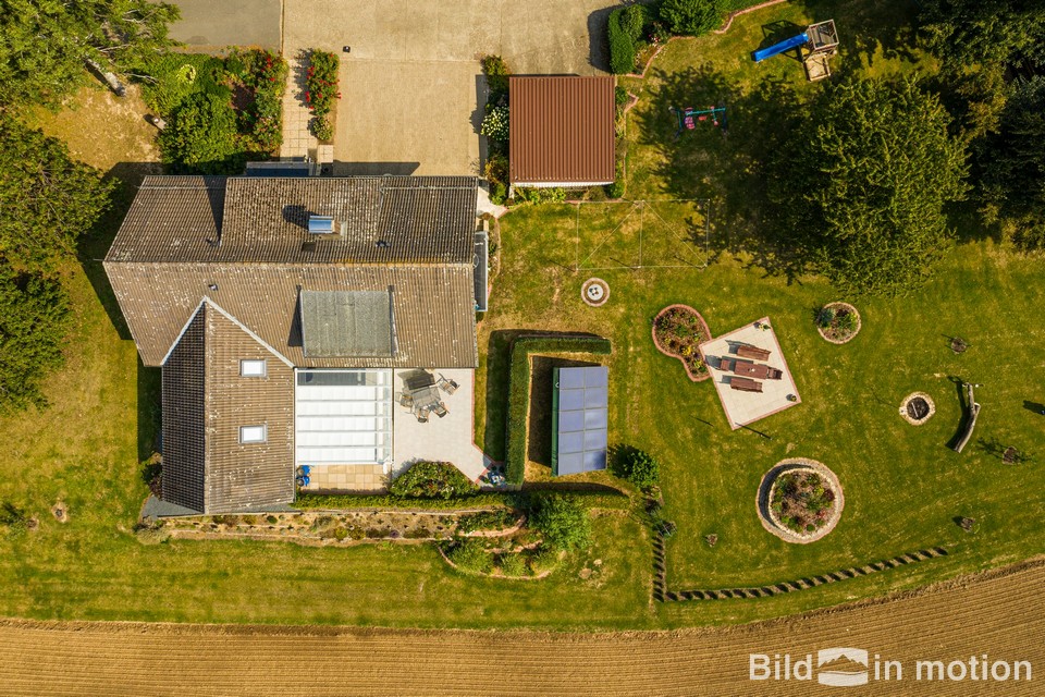 Luftbild Haus und Garten aus der Luft Drohne